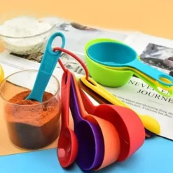 12 stk. spiseskefulde målebægersæt plastik PP gradueret måleske til konditori køkken bageværktøj Clearance