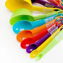12 stk. spiseskefulde målebægersæt plastik PP gradueret måleske til konditori køkken bageværktøj Clearance