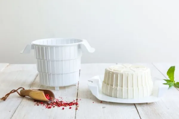 Køkkenudstyrssæt>Borner Cheesemaker & Multimaker med frisk låg, sigte salatskål serveringsskål, lav din egen flødeost hjemme rød