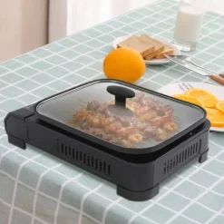 Bærbar gasgrill og campingkomfur - Butan - 2,1 kW - Piezo-tænding - Grillpande med låg 37×30×3,5 cm - Butan gasdåse ikke inkluderet - Sort Hot