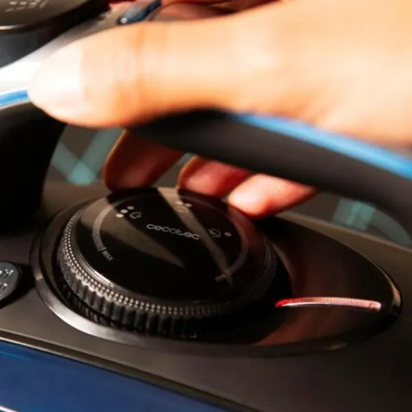 Find Dit Strygejern Her>CECOTEC IronHero 3200 I-Pump sort dampstrygejern