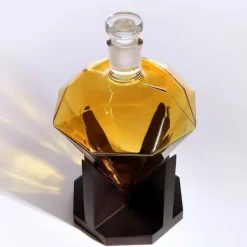 Karafler>Diamantformet Karaffel med Base af Rød eg