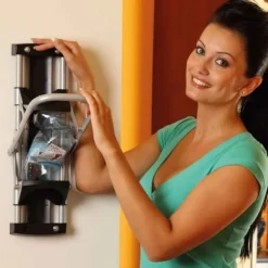 EcoPress presseknuser til PET-flasker op til 2L, monteret på væg New