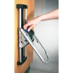 EcoPress presseknuser til PET-flasker op til 2L, monteret på væg New