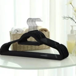 Fløjlsbøjler, 50 pakker, ultratynde, pladsbesparende, skridsikre bøjler med slipsestyring, 360 graders drejekrog, sort Best