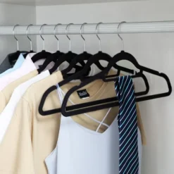 Fløjlsbøjler, 50 pakker, ultratynde, pladsbesparende, skridsikre bøjler med slipsestyring, 360 graders drejekrog, sort Best