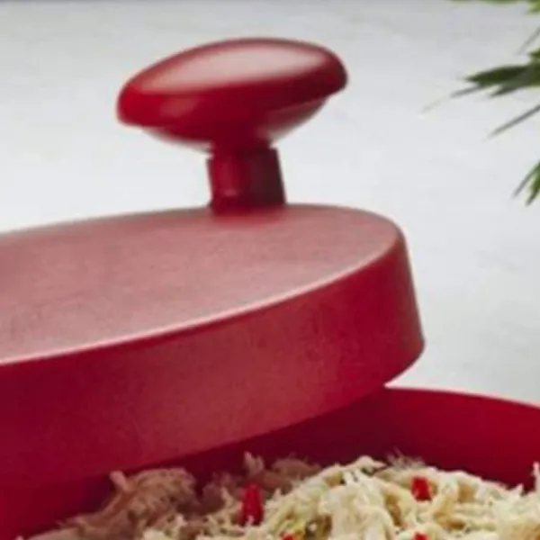 Kødkværn med skridsikker bund og håndtag til effektiv manuel rivning af kylling og oksekød Sale