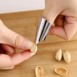 Køkkenværktøj Fingerbeskytter Rustfrit stål Fingerbeskytter Tommelfingerbeskytter Skræller Afskalning af bønnenøddeskaller Undgå at gøre ondt Sale