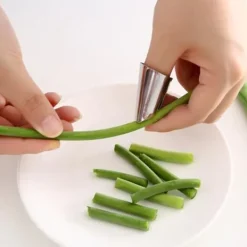 Køkkenværktøj Fingerbeskytter Rustfrit stål Fingerbeskytter Tommelfingerbeskytter Skræller Afskalning af bønnenøddeskaller Undgå at gøre ondt Sale