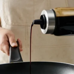 Madlavningsolieflaske 300 ml Lækagesikkert design Præcis skala Stærkt glas Støvtæt olivenoliedispenser til hjemmekøkken Best