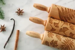 MoodForWood Trækagerulle 25 cm med Håndtag, Sæt med 3, Graveret, Perfekt til Bagning - Blademønster