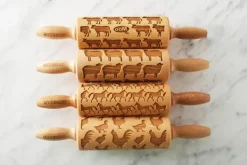 MoodForWood Trækagerulle 25 cm med Håndtag, Sæt med 4, Graveret, Perfekt til Bagning - Mønster med Bondegårdsdyr New