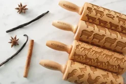 MoodForWood Trækagerulle 25 cm med Håndtag, Sæt med 4, Graveret, Perfekt til Bagning - Mønster med Bondegårdsdyr New