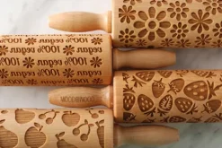 MoodForWood Trækagerulle 25 cm med Håndtag, Sæt med 4, Graveret, Perfekt til Bagning - Vegansk Sætmønster Clearance