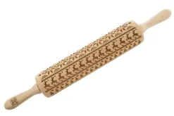 MoodForWood Trækagerulle, Graveret, 43 cm med Håndtag, Perfekt til Bagning - Norsk Mønster
