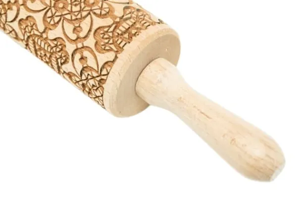 Kageruller>MoodForWood Trækagerulle, Graveret, 43 cm med Håndtag, Perfekt til Bagning - Hulmønster