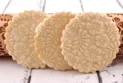 MoodForWood Trækagerulle, Graveret, 43 cm med Håndtag, Perfekt til Bagning - Paradise Pattern New