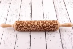 MoodForWood Trækagerulle, Graveret, 43 cm med Håndtag, Perfekt til Bagning - Paradise Pattern New