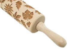 MoodForWood Trækagerulle, Graveret, 43 cm med Håndtag, Perfekt til Bagning - Efterårsblade Mønster Clearance