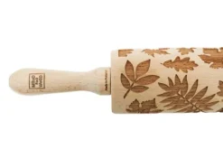 MoodForWood Trækagerulle, Graveret, 43 cm med Håndtag, Perfekt til Bagning - Efterårsblade Mønster Clearance