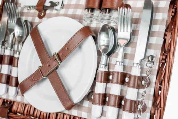 Viking Choice Picnickurv - 4 personer - 29 stykker - flettet kurv - 42x28x20cm Discount