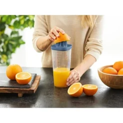 Piskeris & Shakers Til Salatdressing>Rotho Loft Shaker med Presse 1L Horizon Blå/Transparent