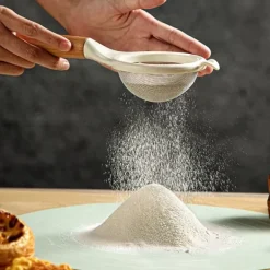 Sier>Rustfrit stål finmasket madsi dørslag Professionelt hjemmekøkken Træhåndtag Mel Si Sigter