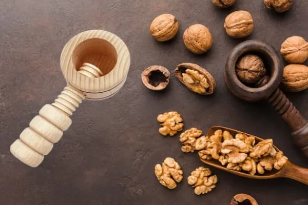 Mad-Knækkere>TRÆ NØDDKÆKKER PRAKTISK