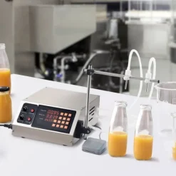 Væskefyldningsmaskine med kapacitet 30-4000 ml, automatisk flasketapping, digital kontrol til mælk, vand, vin og alkohol. Hot